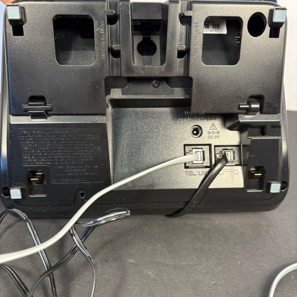 V Tech CS6649 Dect 6.0 Corded Phone Black W/Answering System - Picture 6 of 11